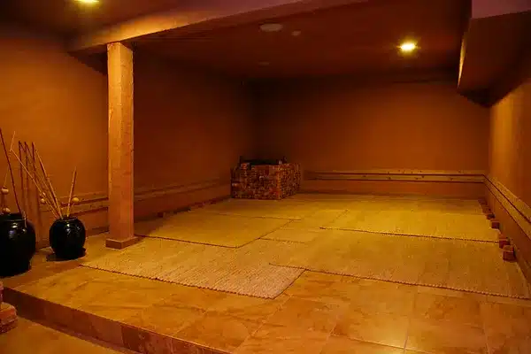 A traditional Korean favorite, the Clay Room is great for detoxifying the body of impurities, improving skin conditions, and flushing the body of heavy metals.