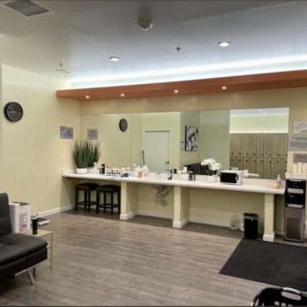 Kspa Men's Locker Room Mirrors in Spa